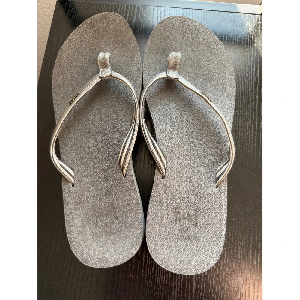 Kuailu Womens Flip Flop Sandals Silver Metallic Straps Gray Comfort Thong 10in